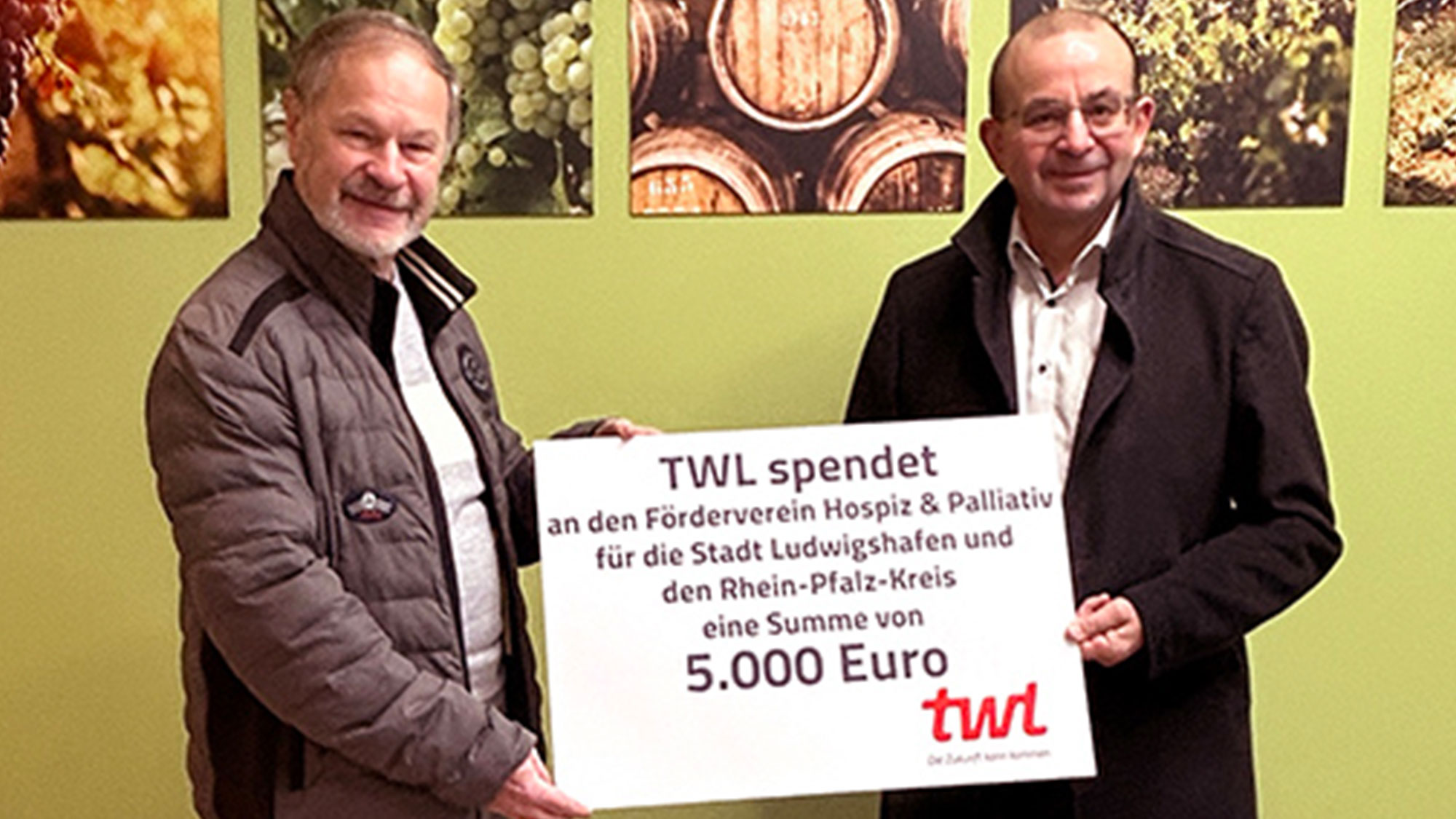 TWL Spendencheck in Höhe von 5.000 Euro wird übergeben