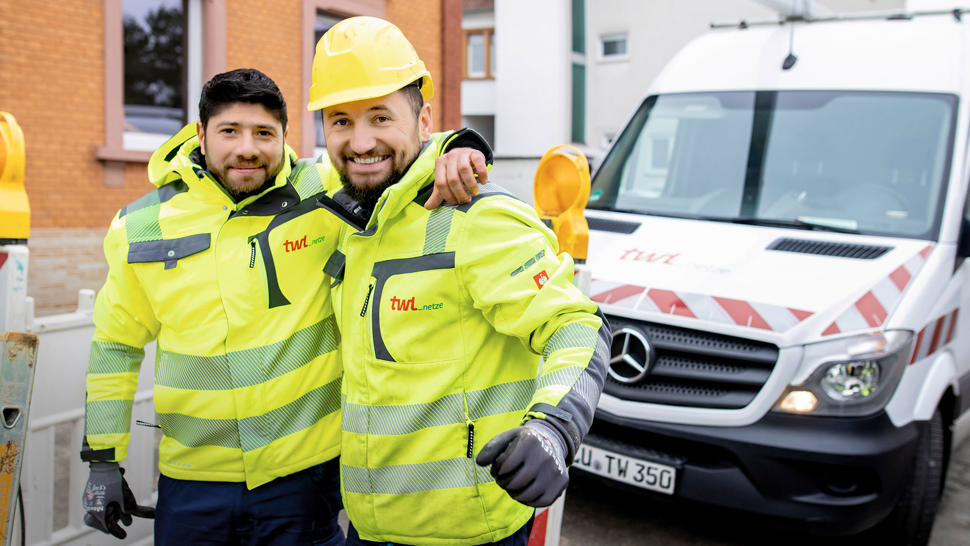 Zwei TWL-Mitarbeiter bei der Arbeit